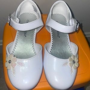 White dress shoes. Worn 1-2x